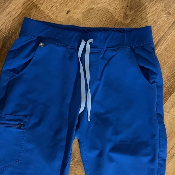 Royal Blue Figs Scrub Set - Size Medium - Picture 5 of 7